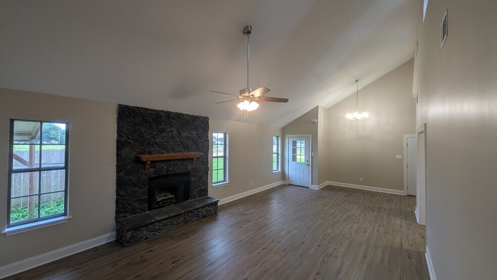 Building Photo - 101 Sagebrush Dr