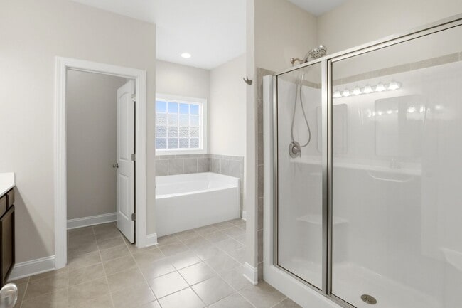 Building Photo - Spacious Living in Stateside – Comfort, Style & Convenience!