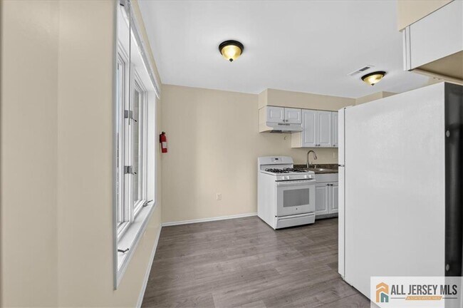 Building Photo - 710 Peach St