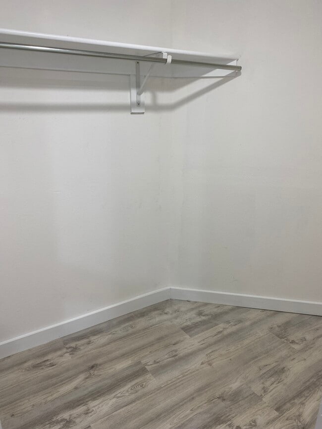 Building Photo - 3865 Suffolk Ln