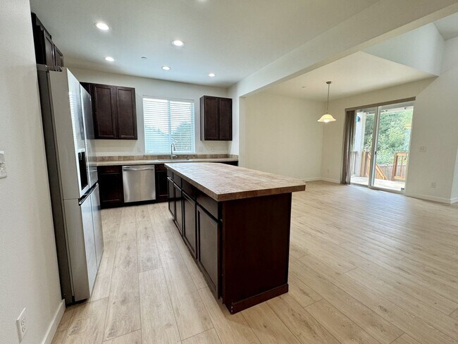 Building Photo - 1729 Cyrene Dr NW