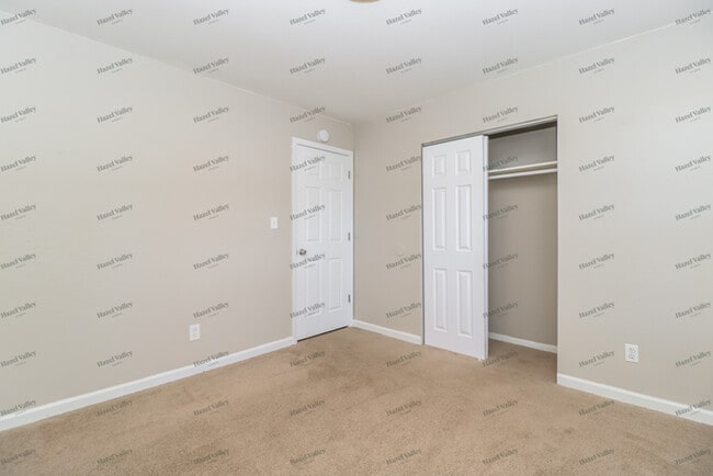 Building Photo - 5 Mayfield Rd