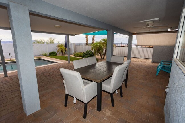 Building Photo - 3 BEDROOM 2 BATH 2 CAR GARAGE POOL HOME W/...