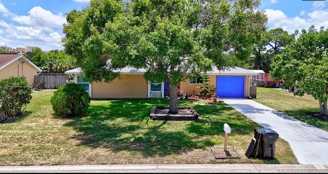 Primary Photo - 1612 SE Cascella Ct