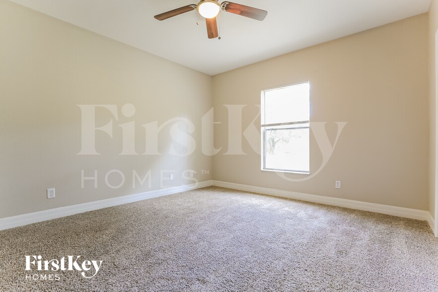 Building Photo - 2728 Parrot St