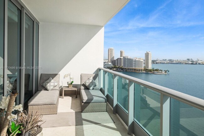 Building Photo - 1331 Brickell Bay Dr
