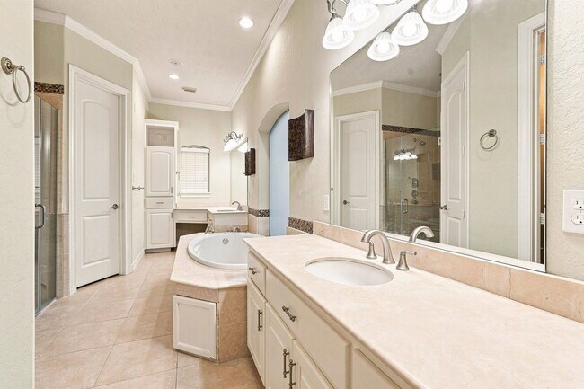 Building Photo - 1726 Parklake Village Dr