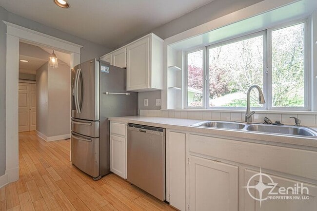 Building Photo - 2819 NE 54th St