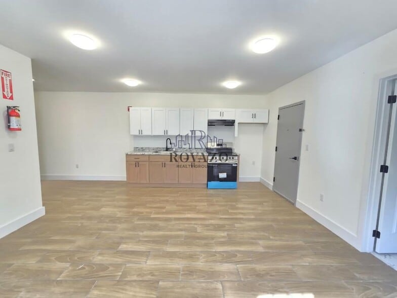 Building Photo - 634 15th Ave