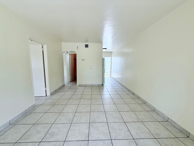 Building Photo - 545 27th St