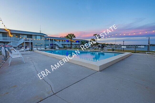 Building Photo - 726 Eglin Pkwy NE