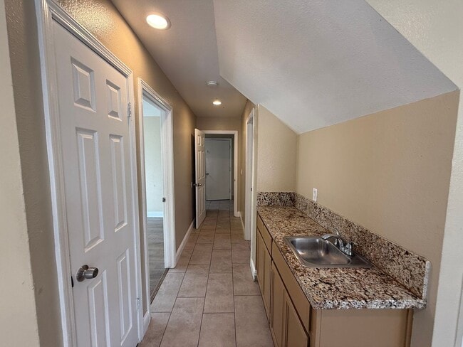 Building Photo - Updated two story home in Sylvan School Di...
