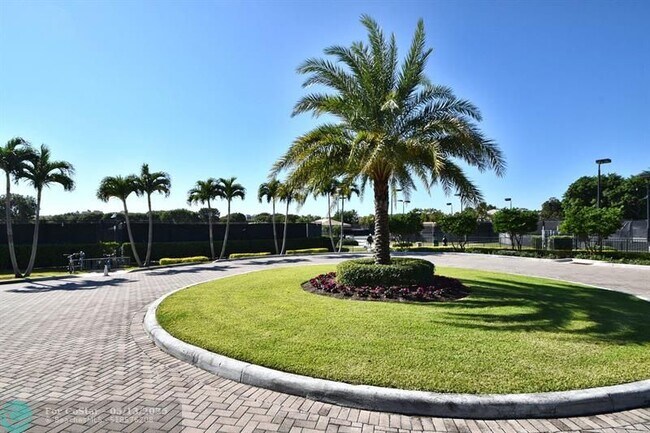 Building Photo - 6715 Via Regina
