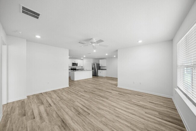 Building Photo - 39 Riverwalk Xing