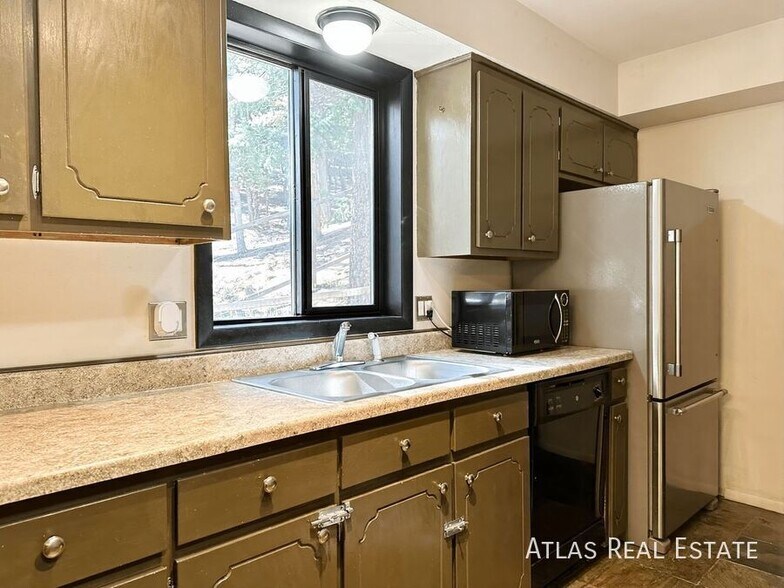 Building Photo - 1309 Browning Ave