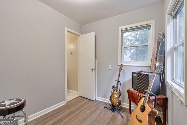 Building Photo - 428 Riverlake Ct