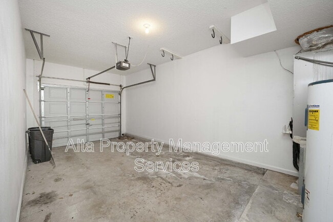 Building Photo - 5260 Collins Rd