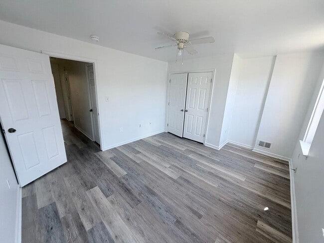 Building Photo - 2-bedroom HOUSE near University City!