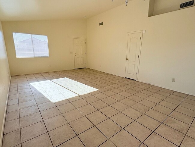 Building Photo - 3 bed/2 bath home on the north west side with garage and fenced yard