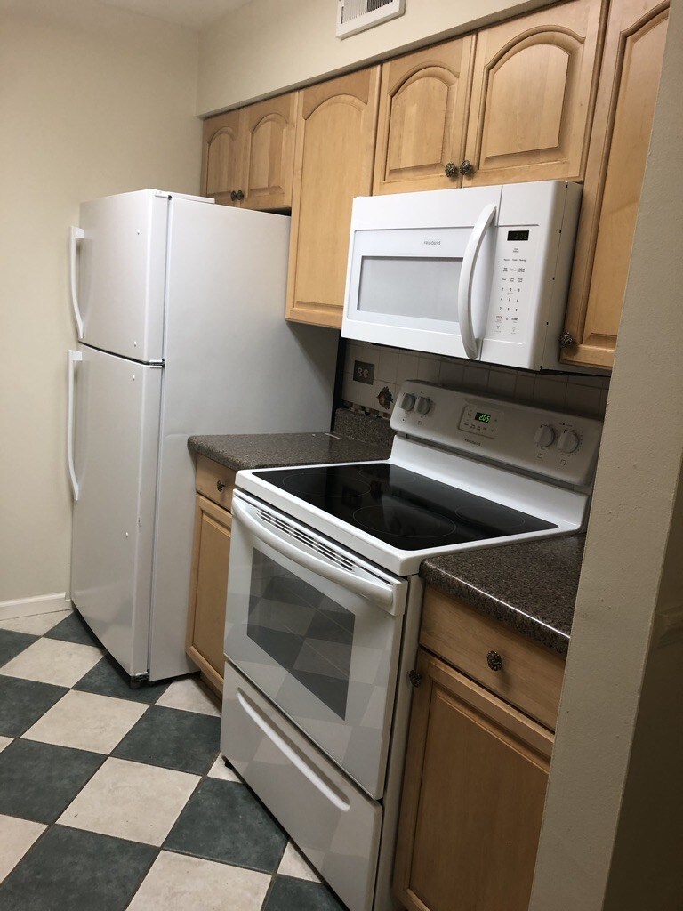 Building Photo - 6142 Knoll Wick Rd