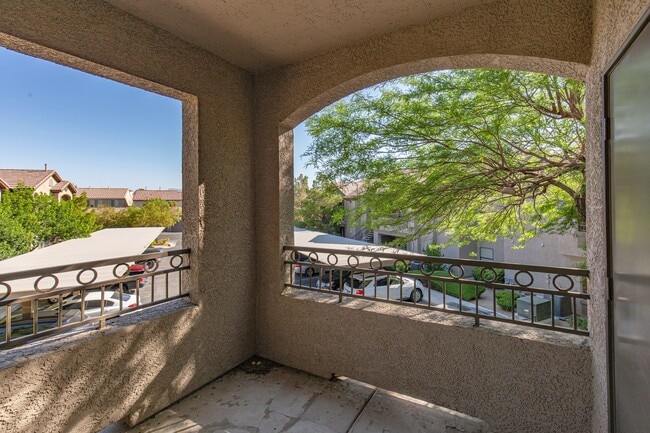 Building Photo - MOVE IN SPECIAL - 1st month HALF OFF!!!