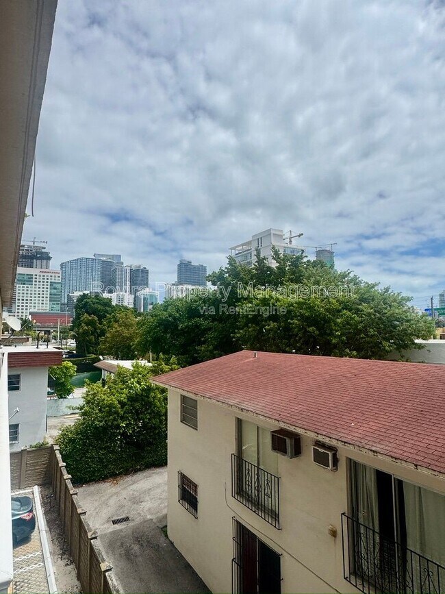 Building Photo - 498 SW 6th St