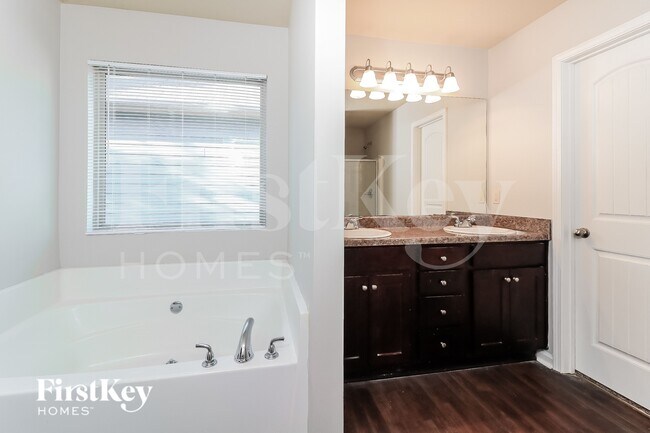 Building Photo - 466 Grenier Terrace NE