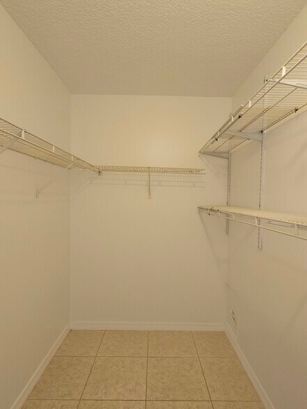 Building Photo - 10031 Winding Lake Rd