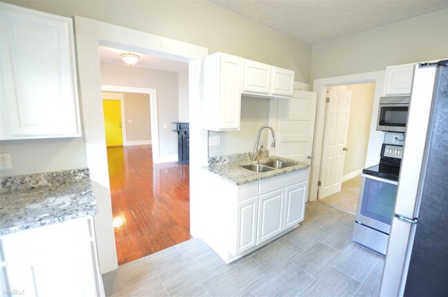 Building Photo - 3 br, 1 bath House - 3 Bedroom Near Butler