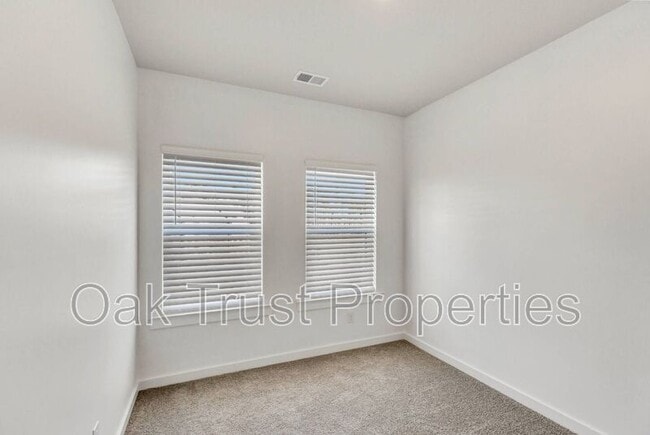 Building Photo - 236 Somerset Acrs Dr