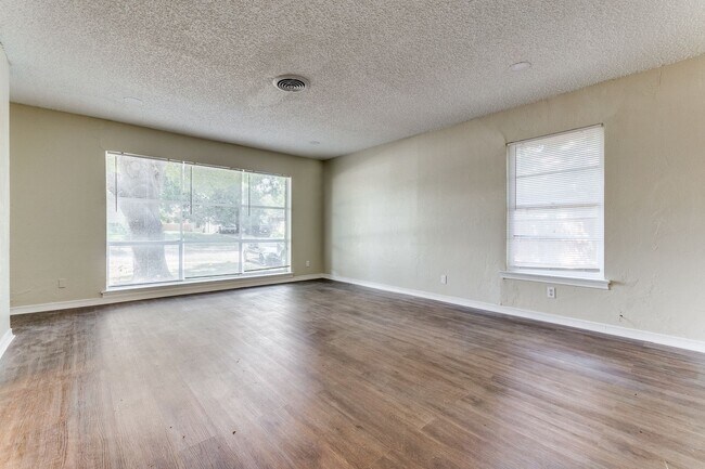 Building Photo - Spacious 3/2 with fenced yard, laundry room, and 2 car garage