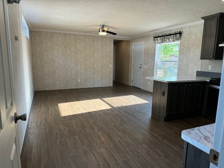 Building Photo - 2042 Marmoor Dr