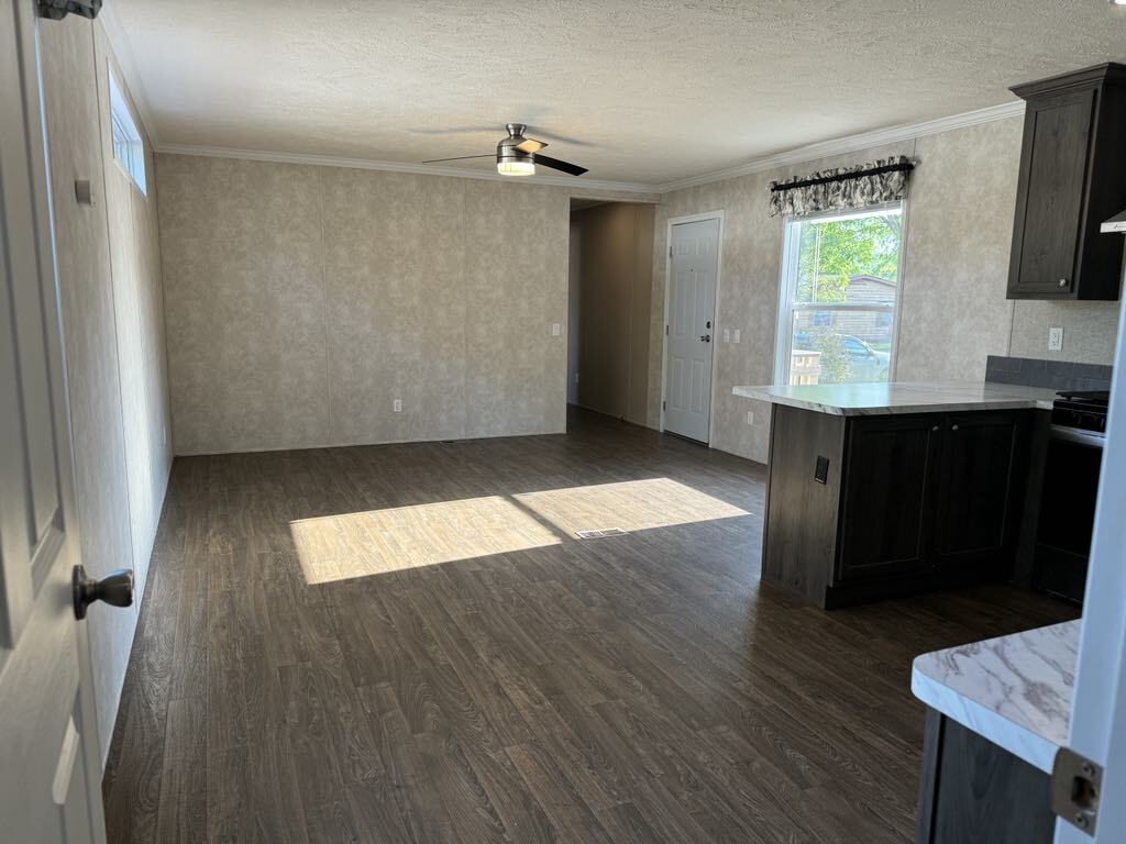 Building Photo - 2042 Marmoor Dr