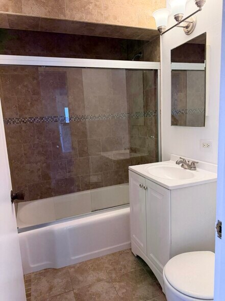 Building Photo - 708 W Bittersweet Pl