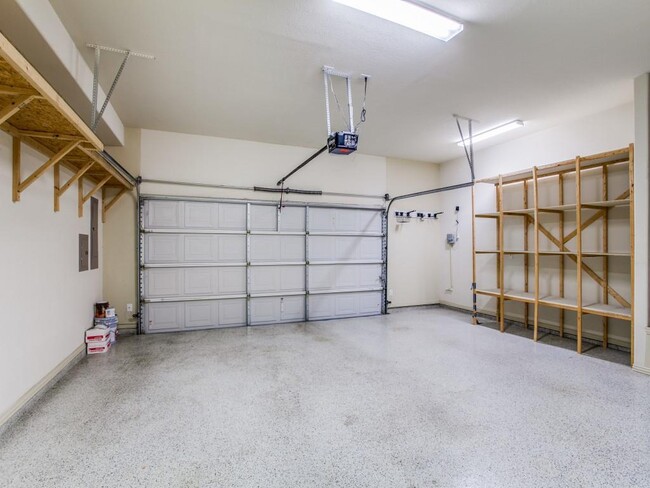 Building Photo - 3717 W Beverly Dr