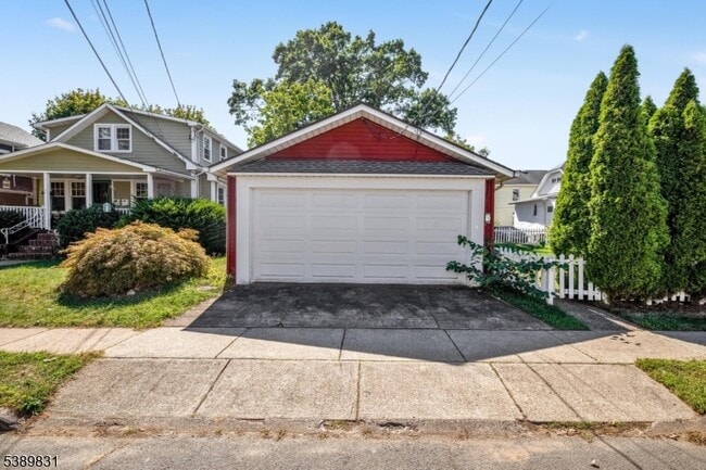 Building Photo - 317 Hawthorne Ave