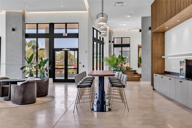 Building Photo - 3801 N Dixie Hwy