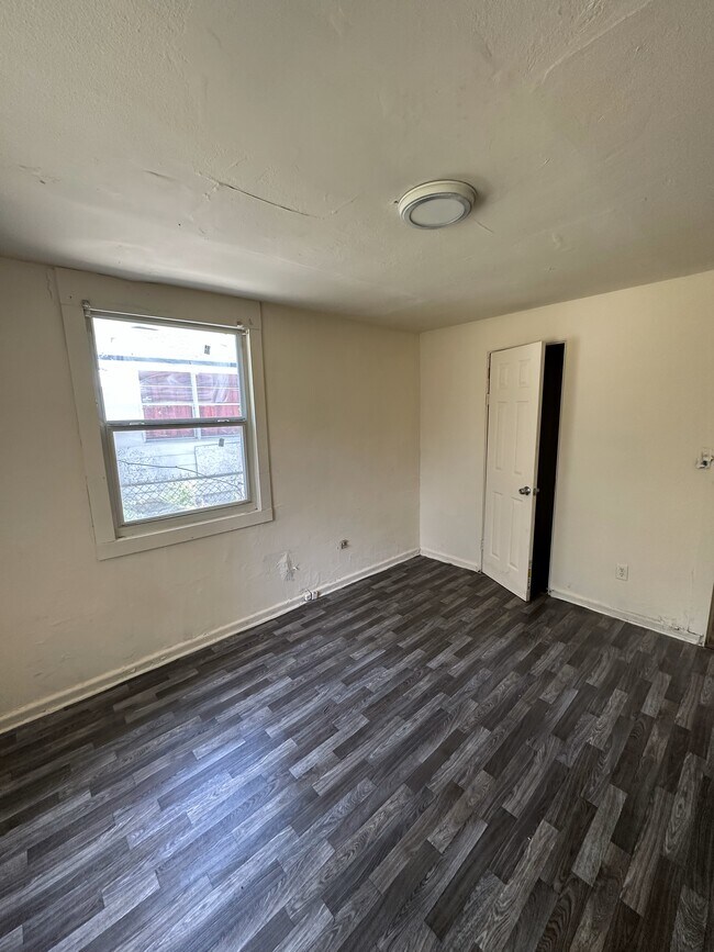 Building Photo - 1439 Grothe St