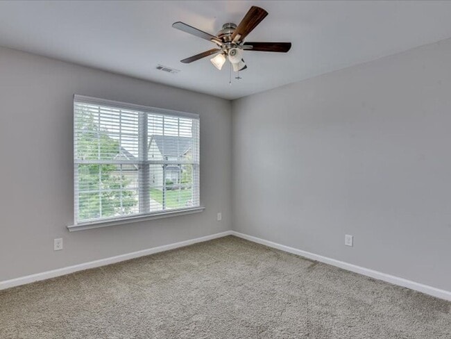 Building Photo - 5 Bedroom 3 Bath In Evans!