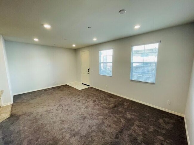 Building Photo - 40407 Calle Real