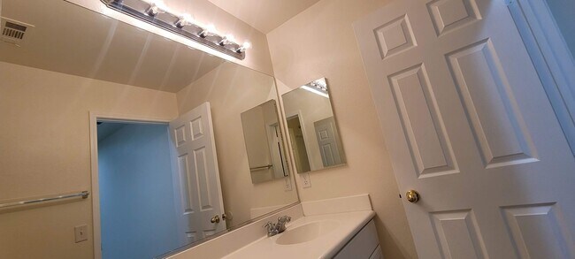 Building Photo - 1262 Garrett Way