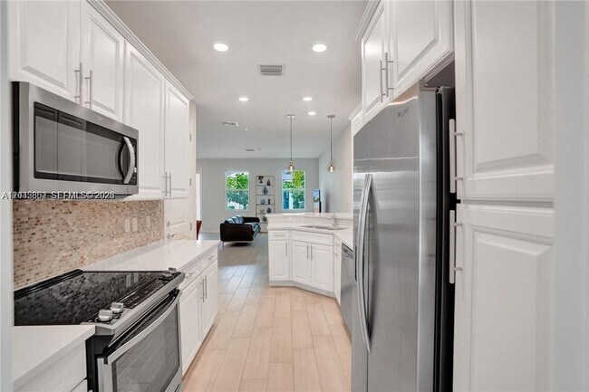 Building Photo - 5140 Eucalyptus Dr
