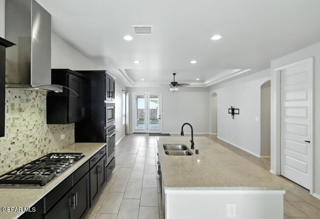 Building Photo - 1126 Gaitan St