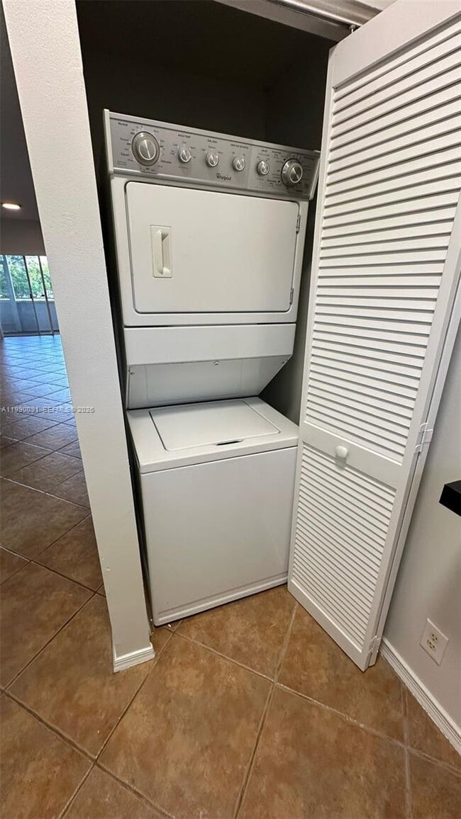 Building Photo - 50 Key W Ct