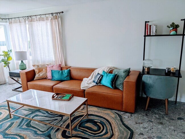 Comfy sofa and desk - 308 Seaview St