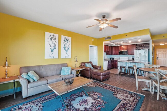 Building Photo - 9800 S Thomas Dr
