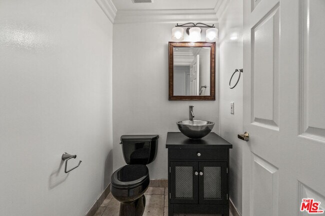 Building Photo - 11952 Montana Ave