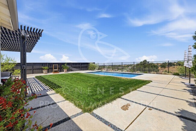 Building Photo - 2532 Eastridge Dr