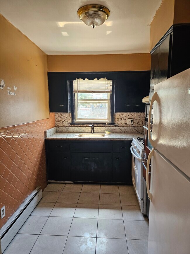 Building Photo - 108 Sussex St