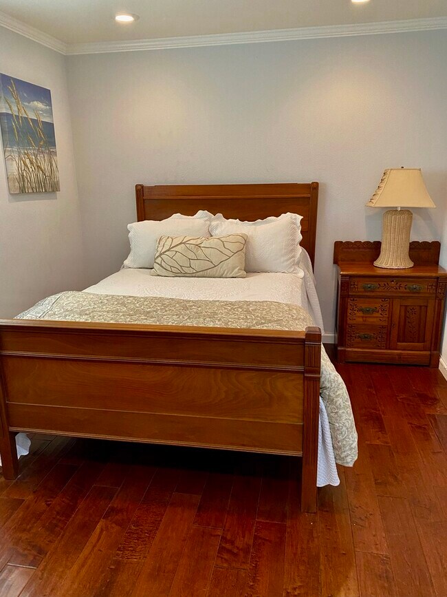 Building Photo - 224 Seaview St